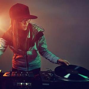 新婚少妇借种HD
